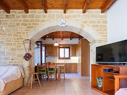 Beautiful Villa, Private Pool, Sleeps 6, Prines in Rethymnon, Crete NW