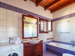 Beautiful Villa, Private Pool, Sleeps 6, Prines in Rethymnon, Crete NW