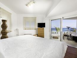 Villa on Island With Private Pool, Garde, Terrace, Parking