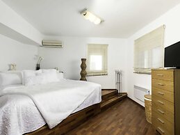 Villa on Island With Private Pool, Garde, Terrace, Parking