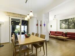 Villa on Island With Private Pool, Garde, Terrace, Parking