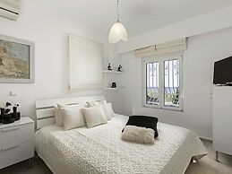 Villa on Island With Private Pool, Garde, Terrace, Parking