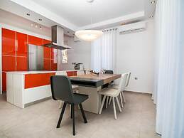 Luxury Villa Near Sea in Kalithies with Hot Tub