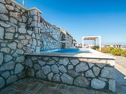 Luxury Villa Near Sea in Kalithies with Hot Tub
