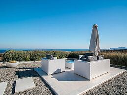 Luxury Villa Near Sea in Kalithies with Hot Tub