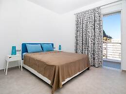 Luxury Villa Near Sea in Kalithies with Hot Tub