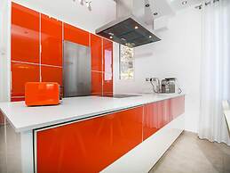 Luxury Villa Near Sea in Kalithies with Hot Tub