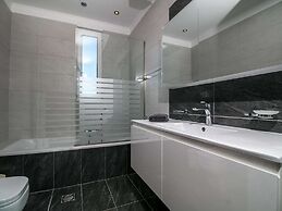 Luxury Villa Near Sea in Kalithies with Hot Tub