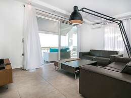 Luxury Villa Near Sea in Kalithies with Hot Tub