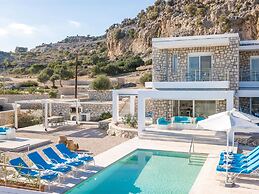 Villa in Kalythie With Pool