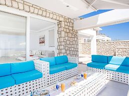 Villa in Kalythie With Pool