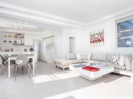 Villa in Kalythie With Pool