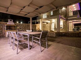 Villa in Kalythie With Pool