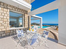 Villa in Kalythie With Pool