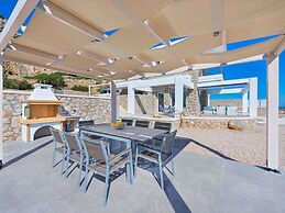 Villa in Kalythie With Pool