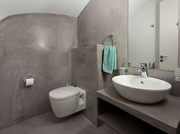 Beautiful Villa With Infinity Pool and sea View