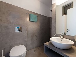 Beautiful Villa With Infinity Pool and sea View