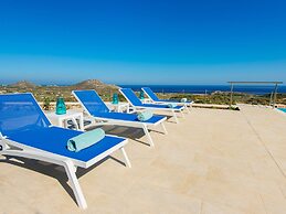 Beautiful Villa With Infinity Pool and sea View