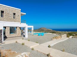 Beautiful Villa With Infinity Pool and sea View