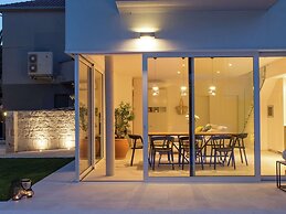 Luxurious Villa With Private Pool and Garden