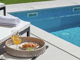 Luxurious Villa With Private Pool and Garden