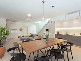 Luxurious Villa With Private Pool and Garden