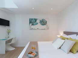 Luxurious Villa With Private Pool and Garden