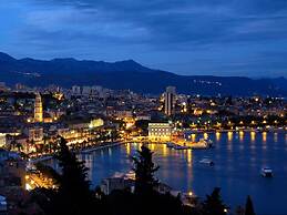 Luxurious Villa With Private Pool and Garden