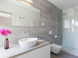 Luxurious Villa With Private Pool and Garden