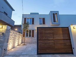 Luxurious Villa With Private Pool and Garden