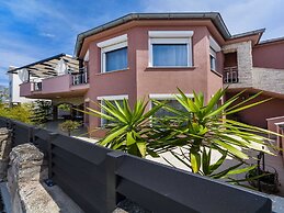 Luxurious Villa in Dalmatia Near Sea