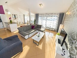 Luxurious Villa in Dalmatia Near Sea