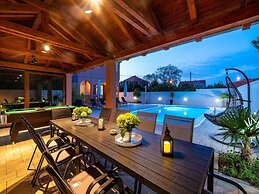 Luxurious Villa in Dalmatia Near Sea