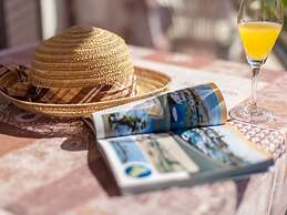 Spacious Holiday Home near Sea