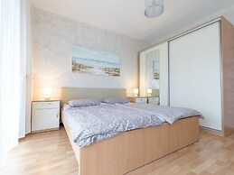 Spacious Holiday Home near Sea