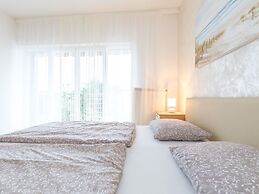 Spacious Holiday Home near Sea