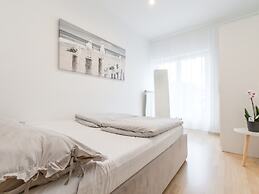 Spacious Holiday Home near Sea