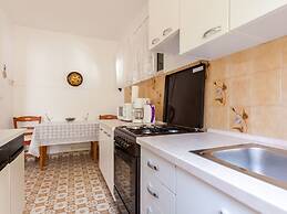 Spacious Holiday Home near Sea