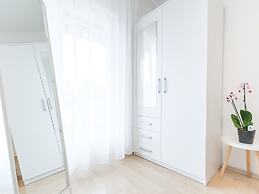 Spacious Holiday Home near Sea