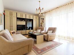 Spacious Holiday Home near Sea