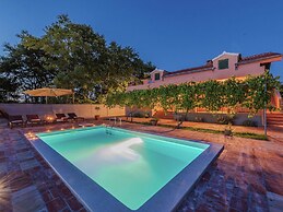 Charming Holiday Home With Private Pool