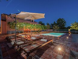 Charming Holiday Home With Private Pool