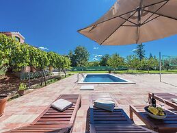 Charming Holiday Home With Private Pool