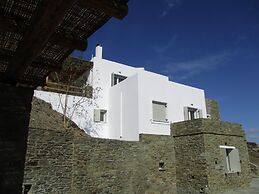 Comfortable Villa Near Sea in Andros