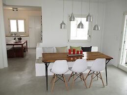 Comfortable Villa Near Sea in Andros