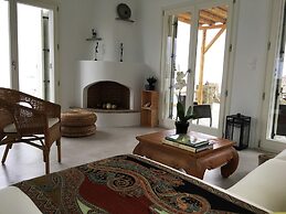 Comfortable Villa Near Sea in Andros