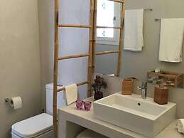 Comfortable Villa Near Sea in Andros