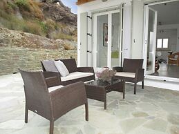 Comfortable Villa Near Sea in Andros