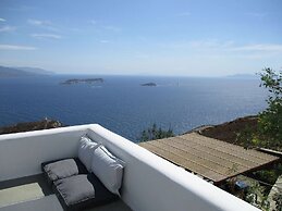 Comfortable Villa Near Sea in Andros