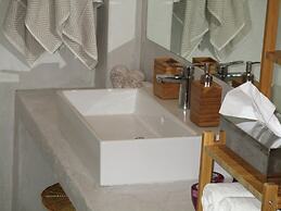 Comfortable Villa Near Sea in Andros